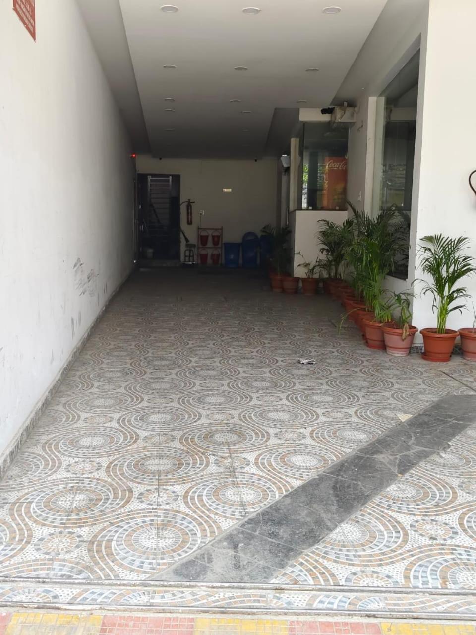 Treebo Royal Empire Adarsh Nagar, Chandigarh Hotell Eksteriør bilde